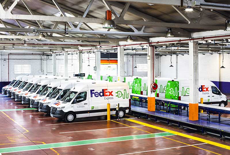 Flota furgontas eléctricas FedEx